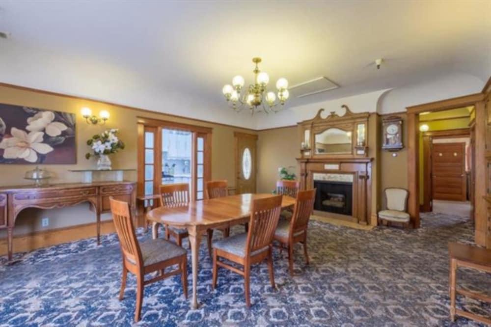 Pacific Grove Inn photo 75