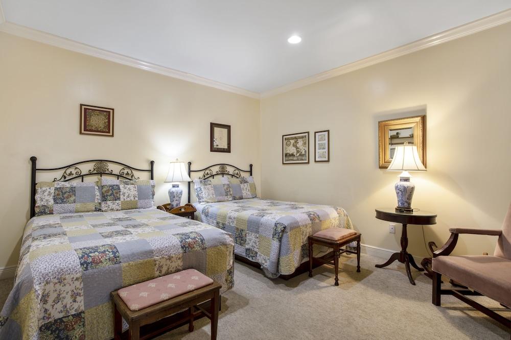 Edgewater Inn photo 49