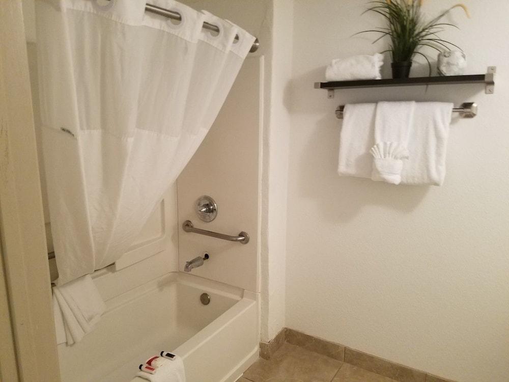 Infinity Inn & Suites photo 12