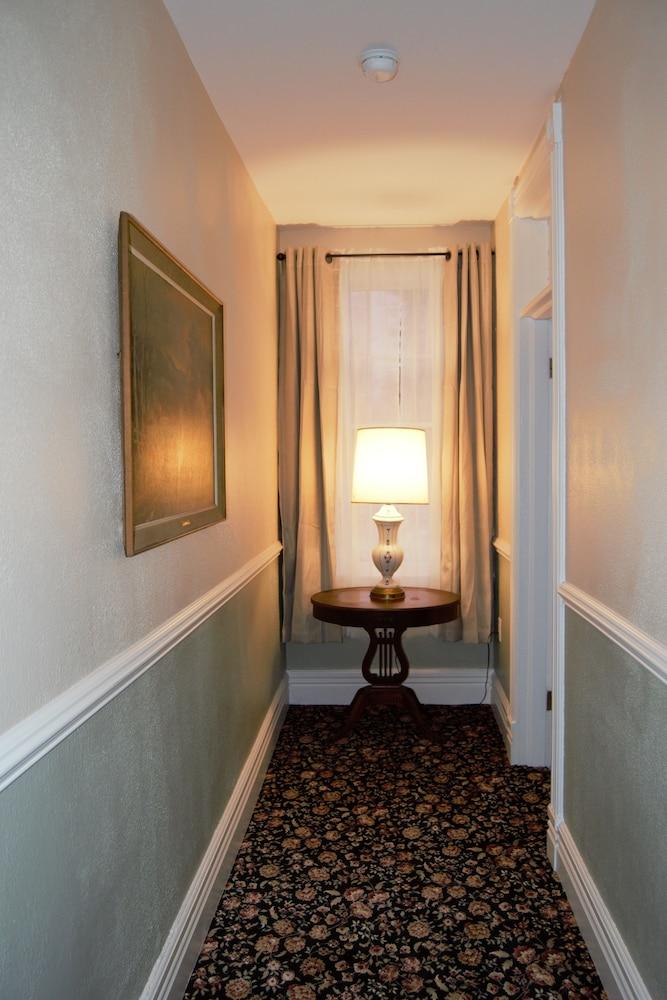 Historic Hotel Broadalbin photo 42