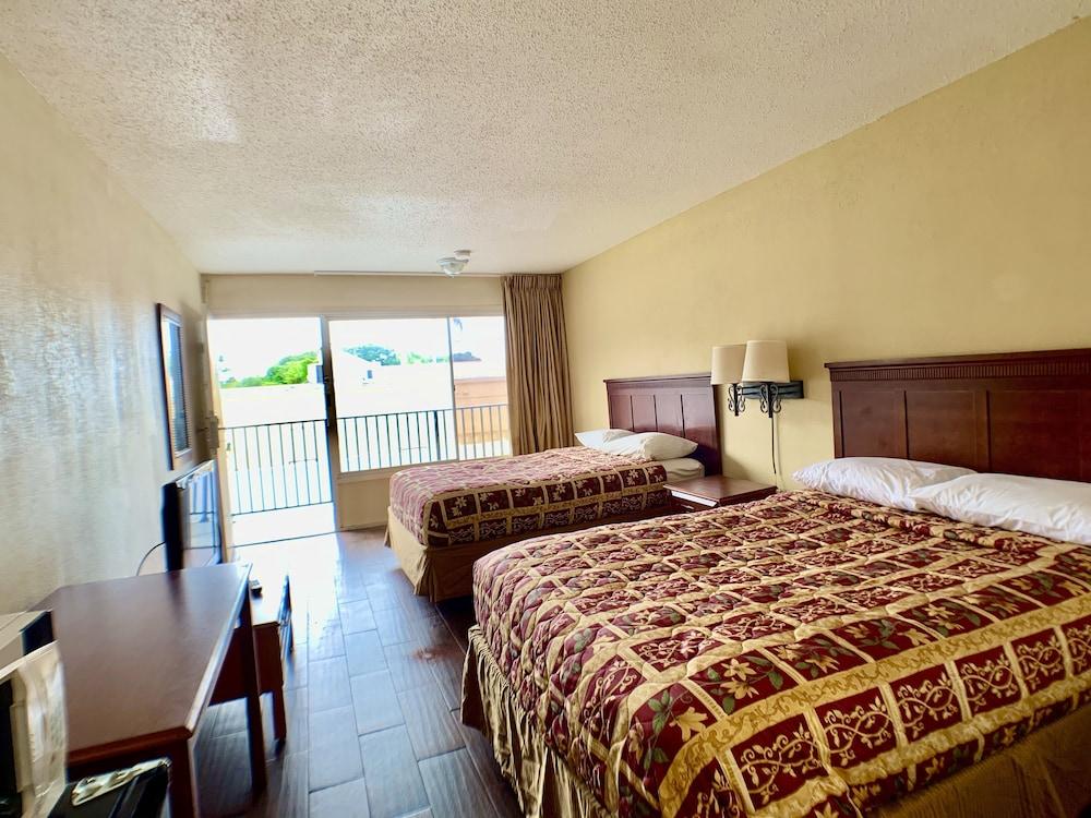 La Vista Inn photo 17