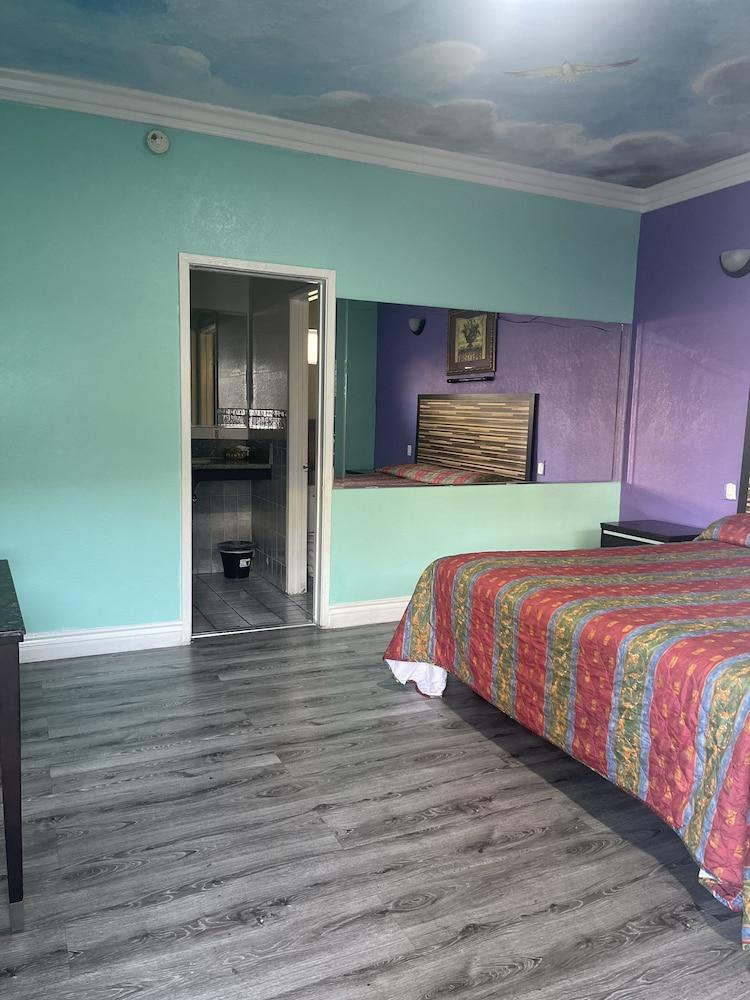 Economy Inn photo 12