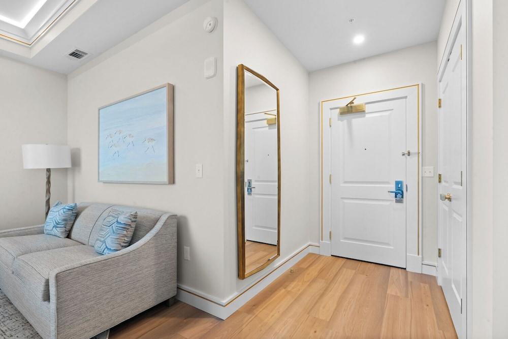 Harbor Suites at Harborwalk Village photo 42