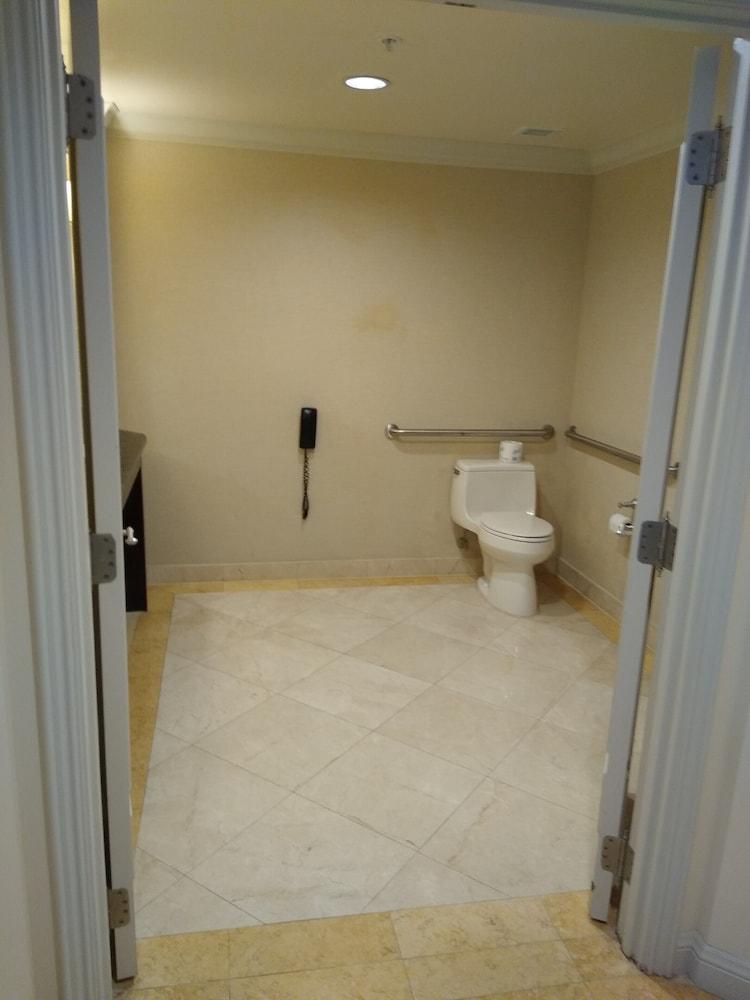 Private Residences at the Atlantic Resort and Spa photo 70