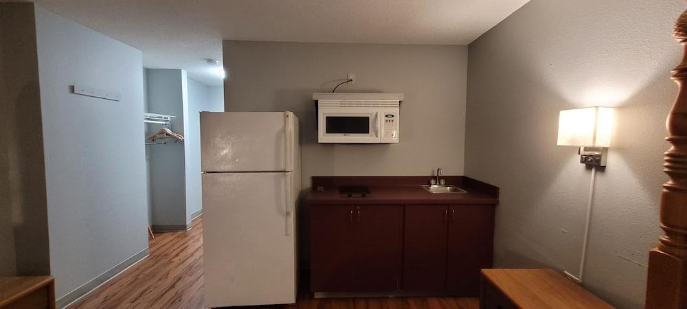 Days Inn & Suites by Wyndham Williamsburg IA North photo 23