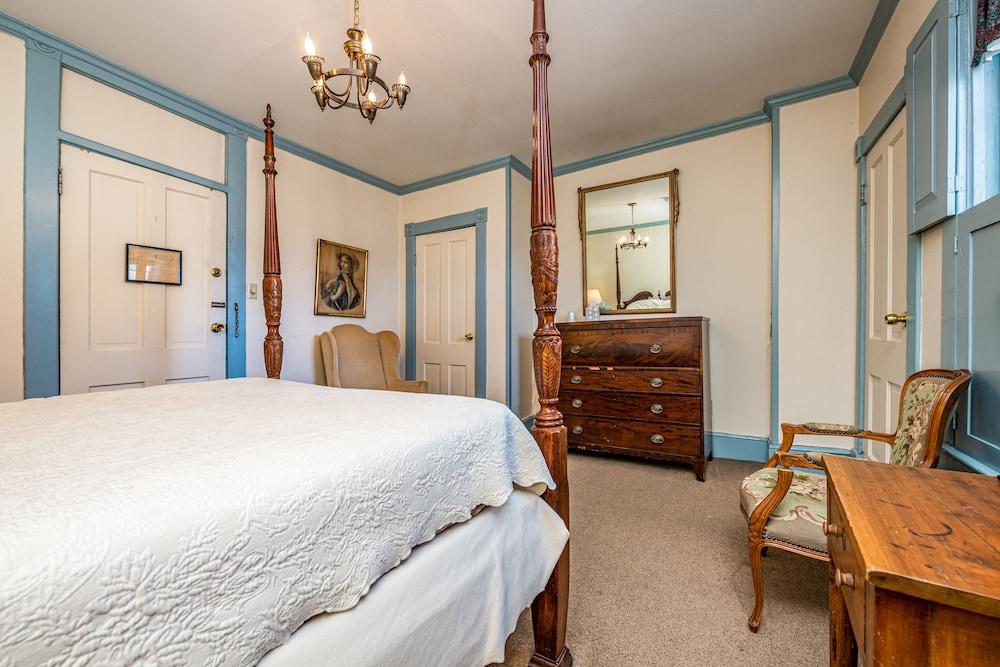 Wayside Inn photo 40