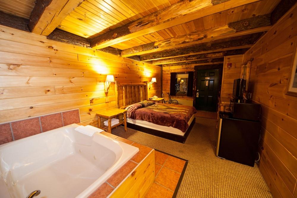 Log Cabin Lodge & Suites photo 17