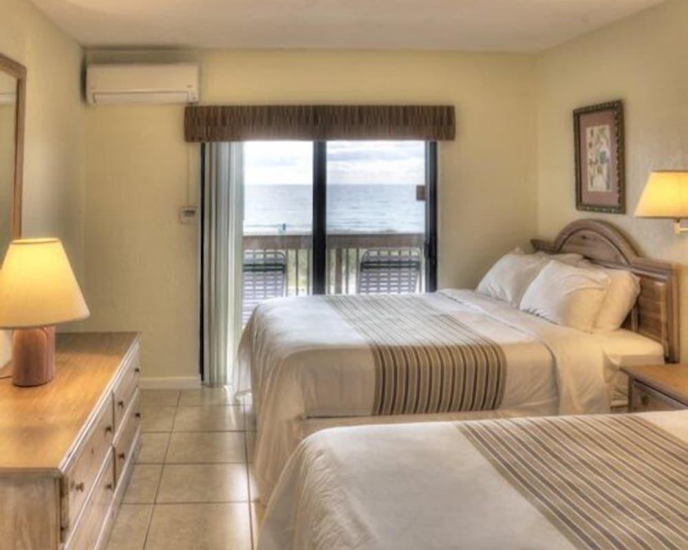 Emerald Seas Deerfield Beach Club photo 2