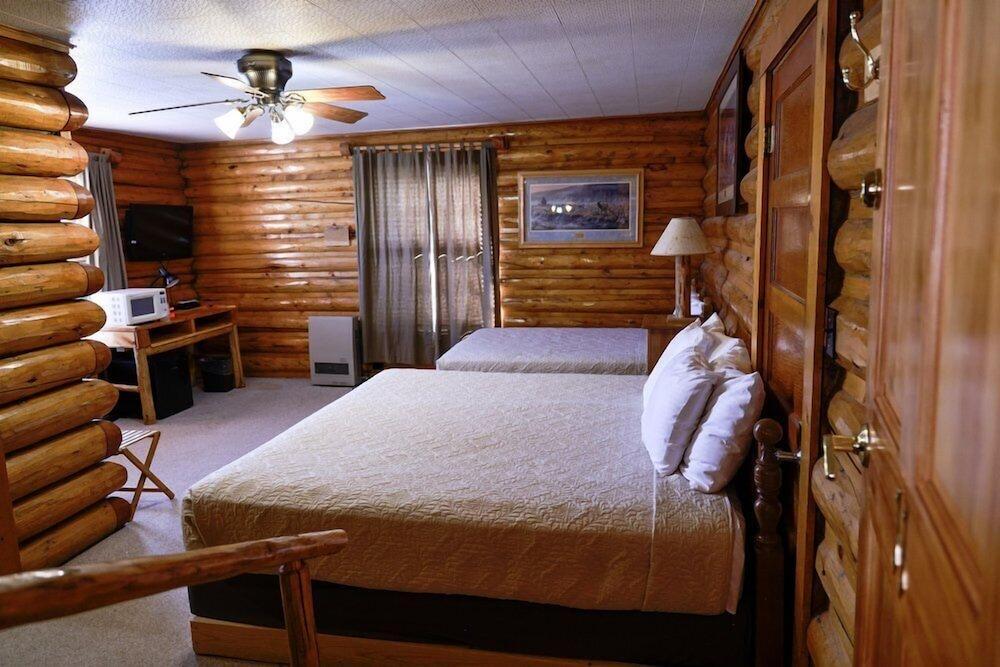 Twin Pines Lodge & Cabins photo 50
