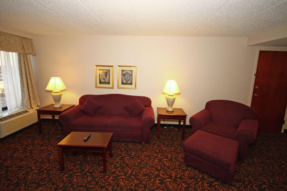 Hampton Inn Woodbridge photo 20