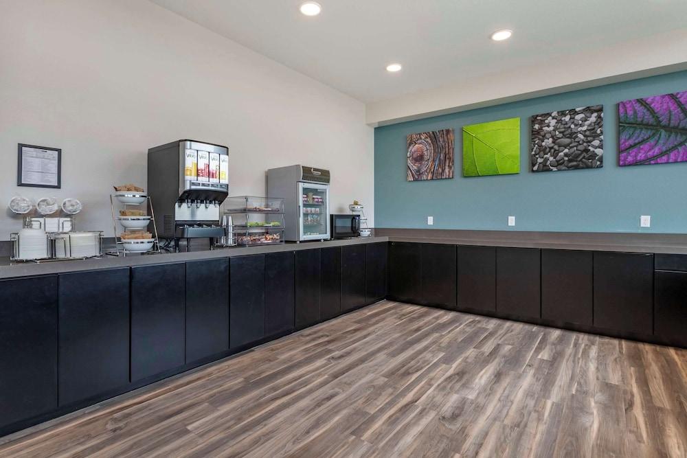 MainStay Suites Milwaukee/Franklin photo 22