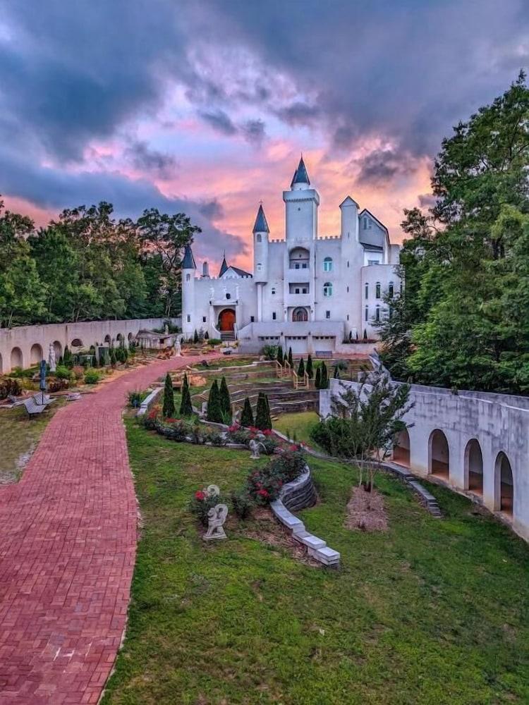 Uhuburg Castle photo 2