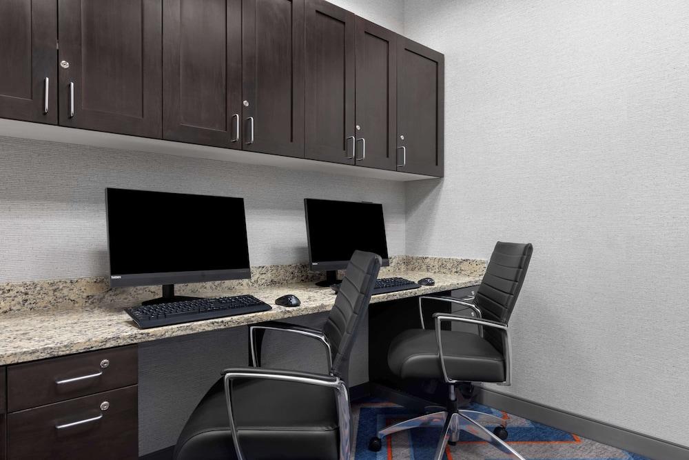 Hampton Inn & Suites Douglas photo 18
