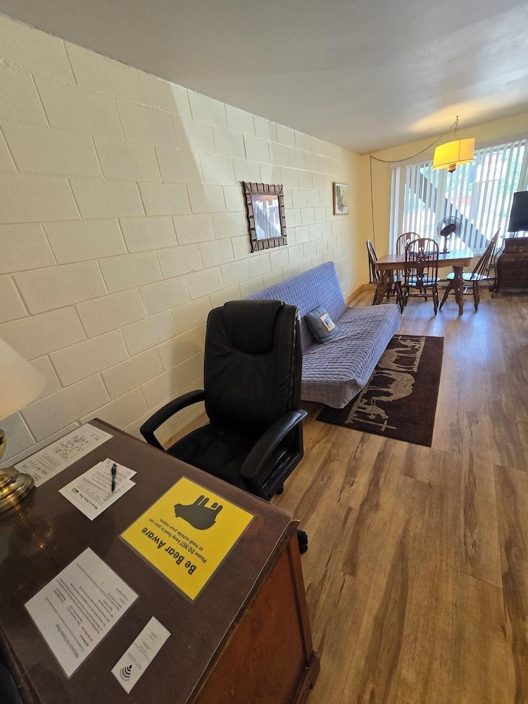 Chateau Rouge Condominiums photo 100