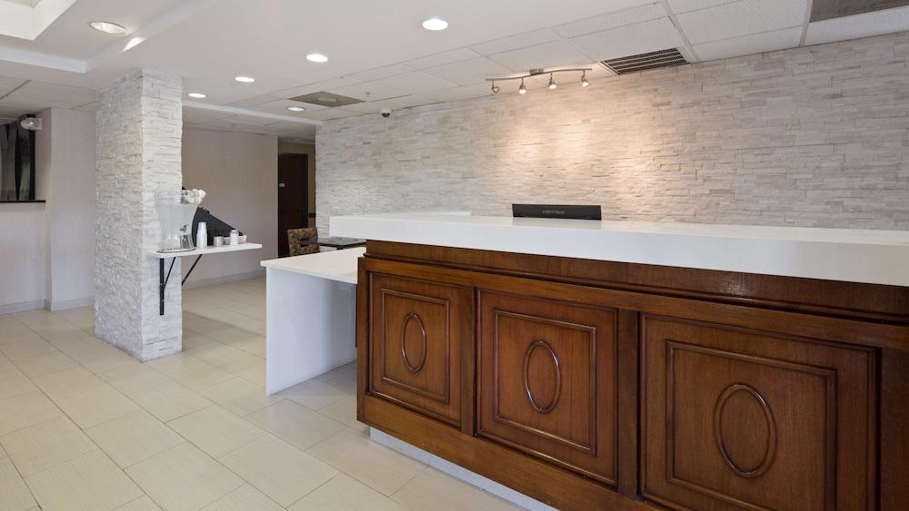 Best Western Plus Huntersville Inn & Suites Near Lake Norman photo 3