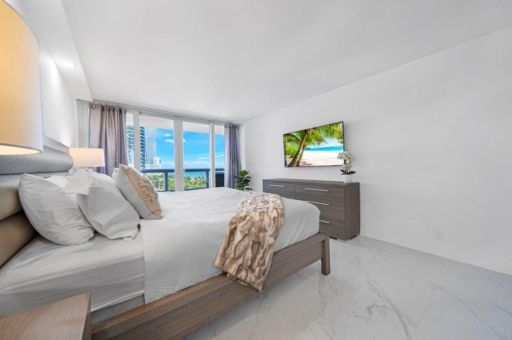 The Grand Biscayne Bay photo 39