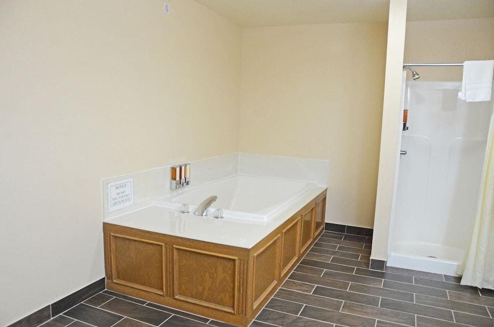 Heritage Grand Inn photo 65