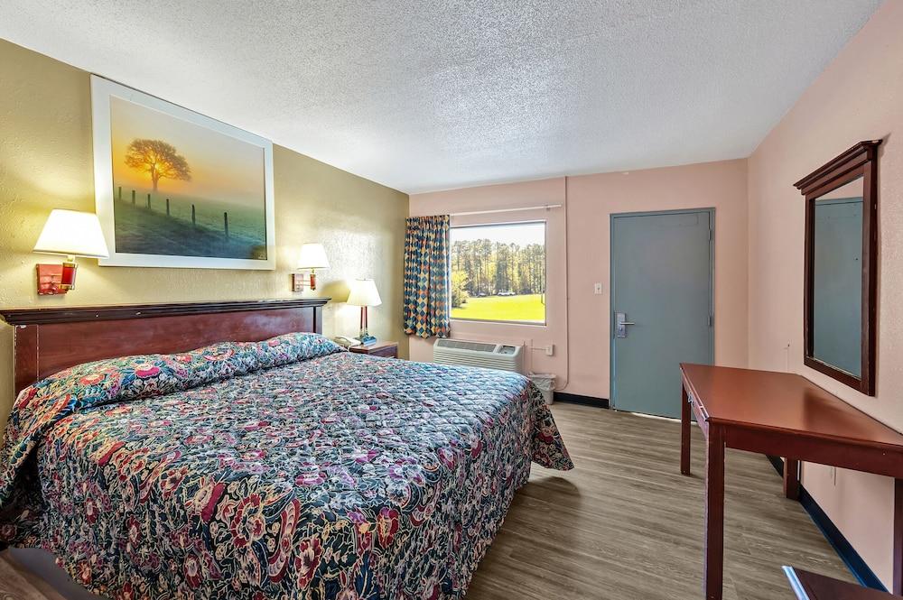 Travelers Inn photo 30