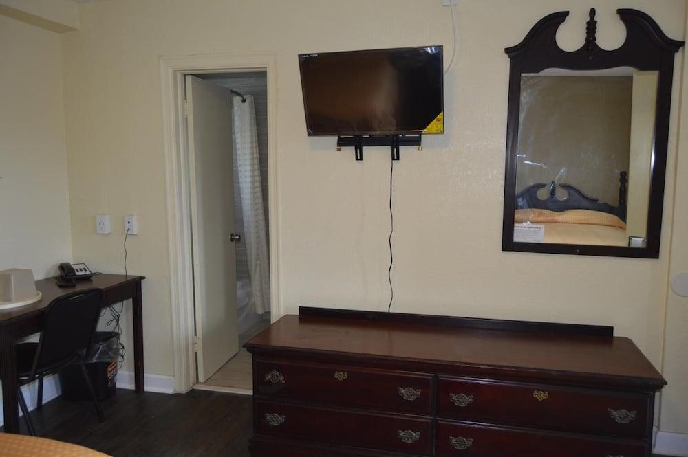 Regency Inn photo 7