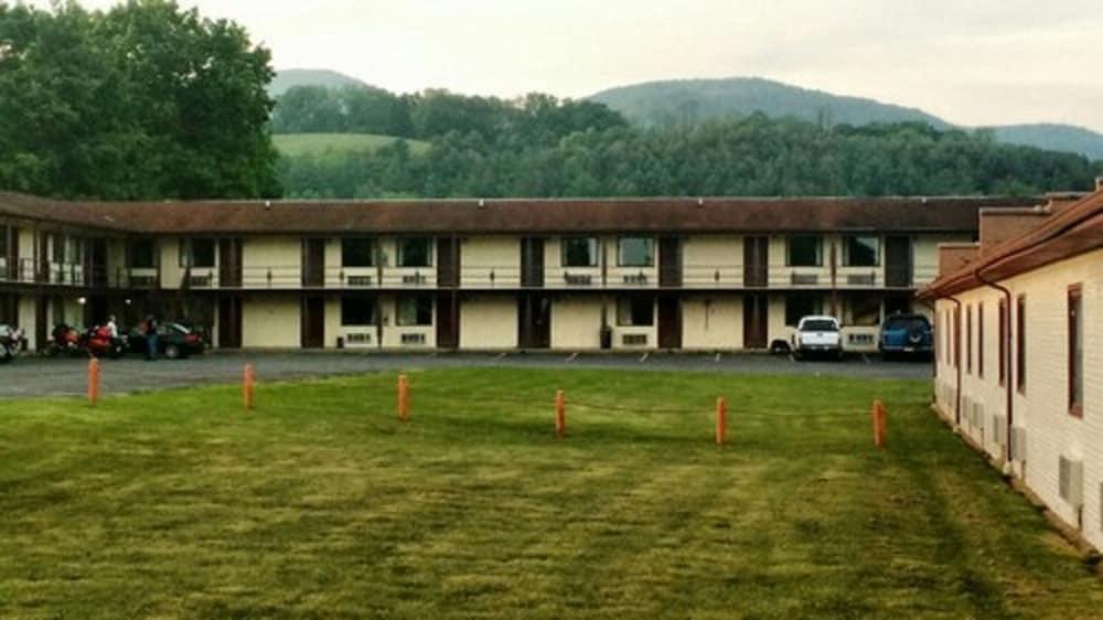 Marlinton Motor Inn photo 11