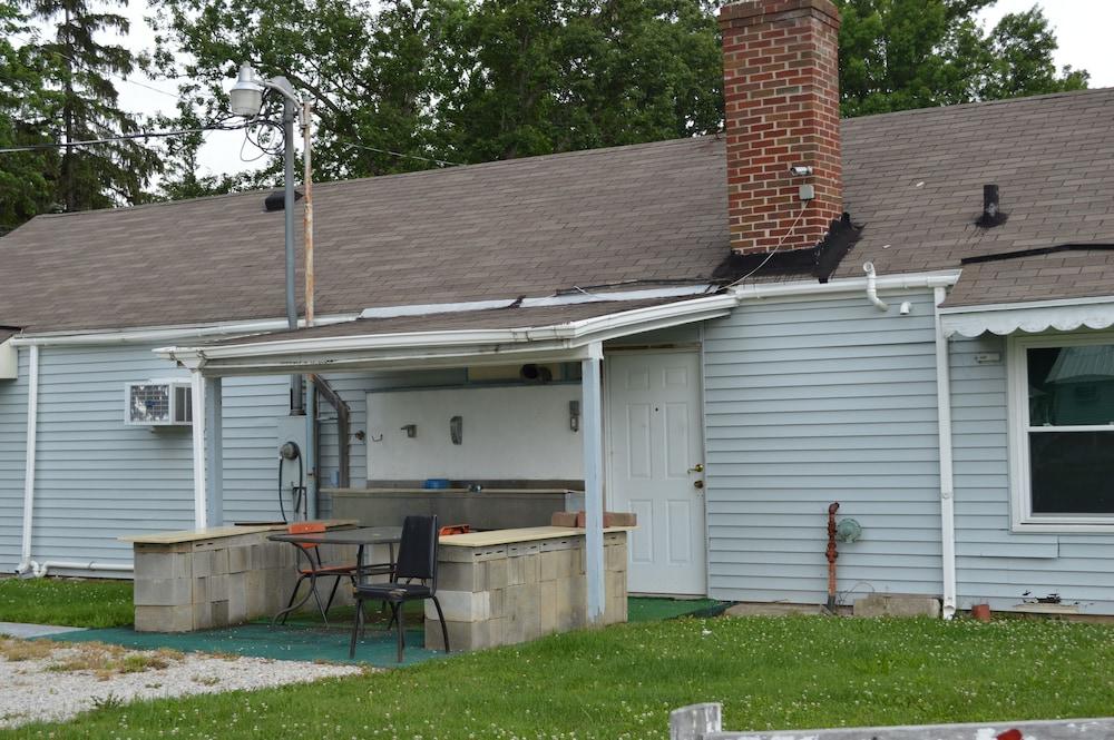 Great Lakes Motel photo 19