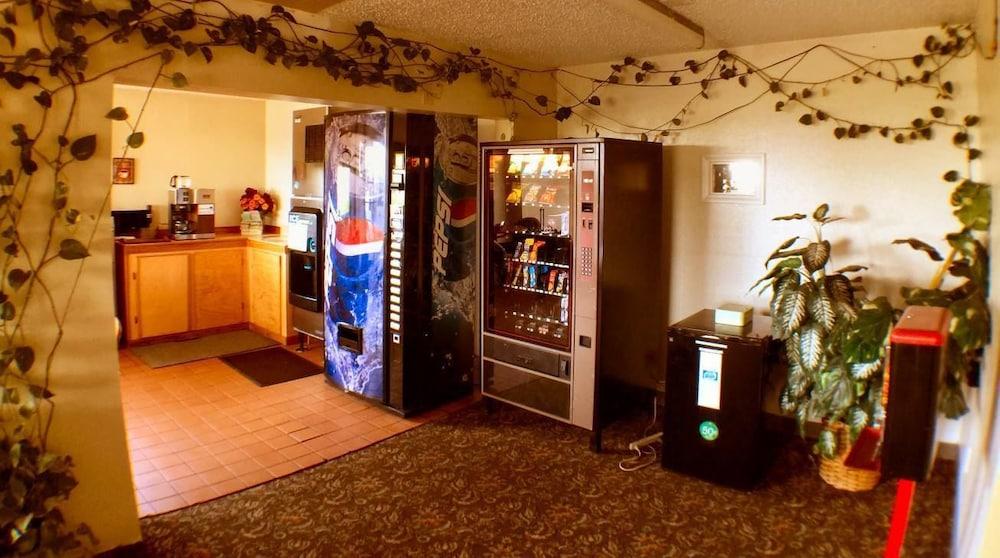 Travelers Inn photo 38