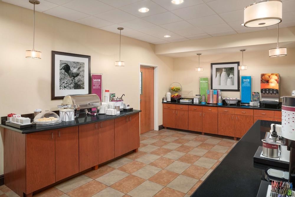 Hampton Inn Belle Vernon photo 20