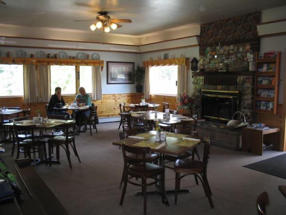 Swiss Alaska Inn photo 10