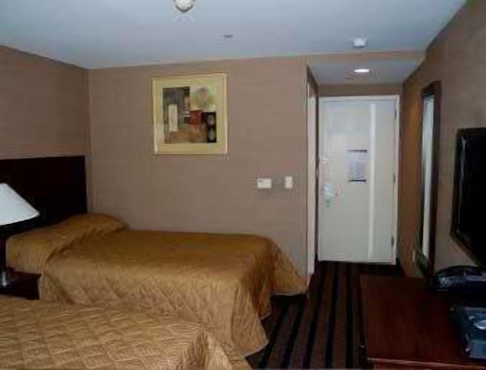 Days Inn by Wyndham Bronx Near Stadium photo 8