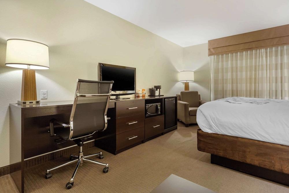 Sleep Inn & Suites Fargo Medical Center photo 31