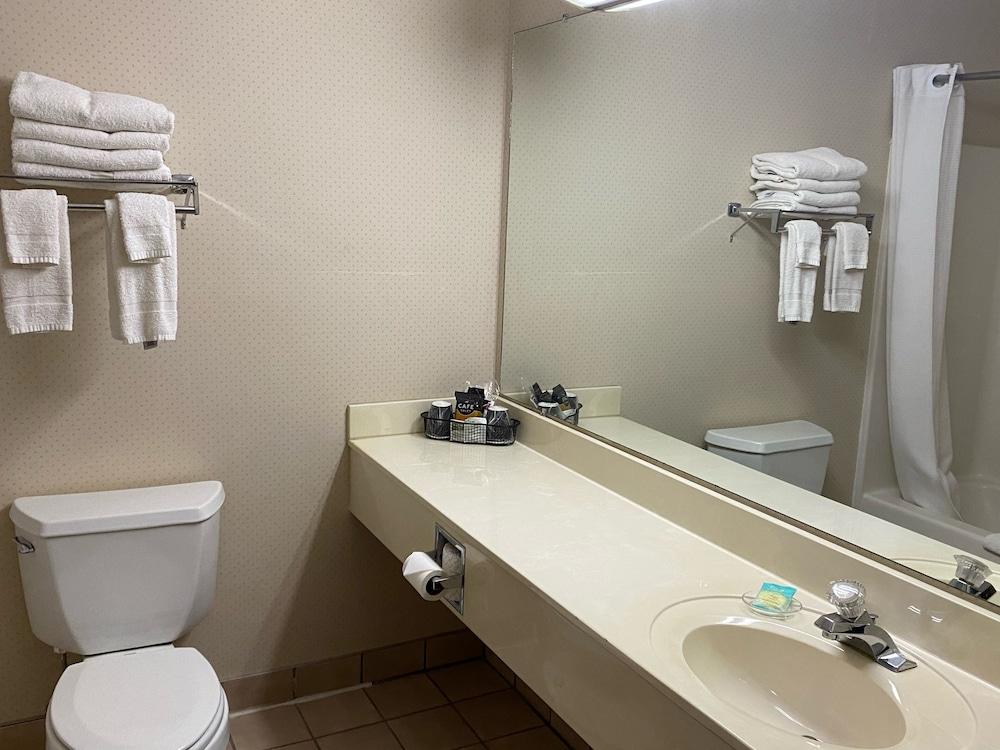 Hometown Inn photo 31