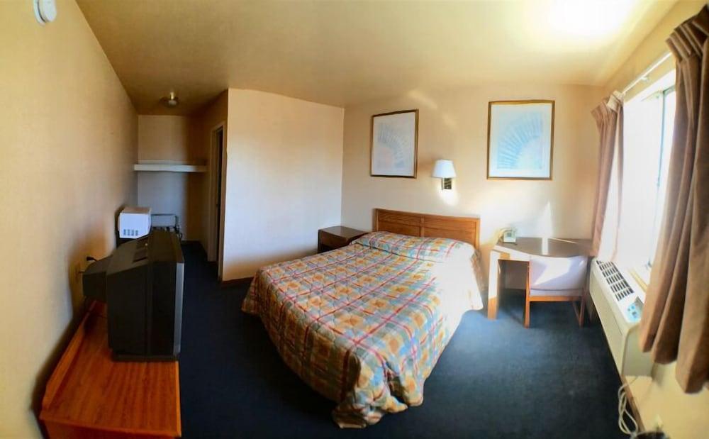 Travelers Inn photo 2