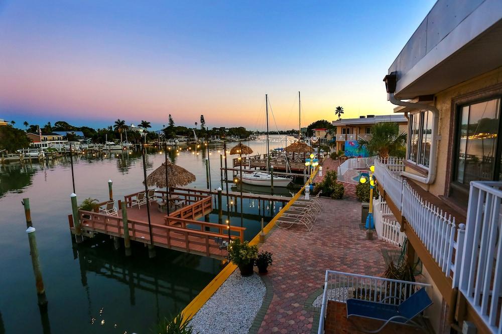 Bayview Plaza Waterfront Resort — hotel in St. Pete Beach