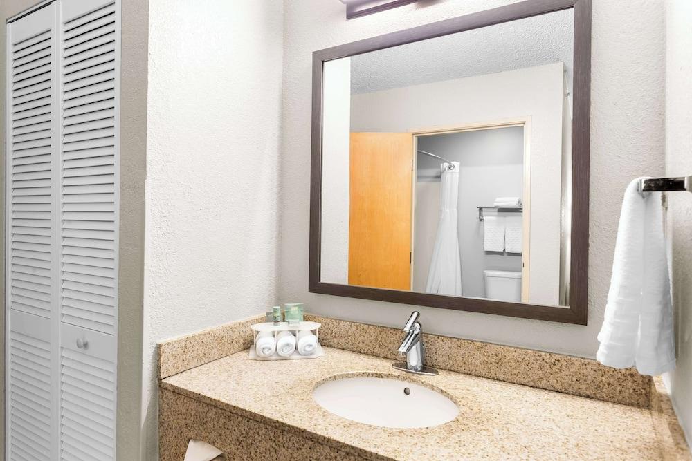 Best Western Oswego Hotel photo 23