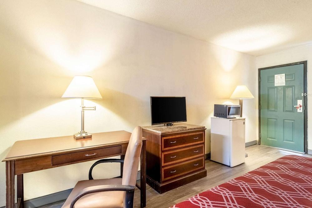 Econo Lodge Acworth East photo 48
