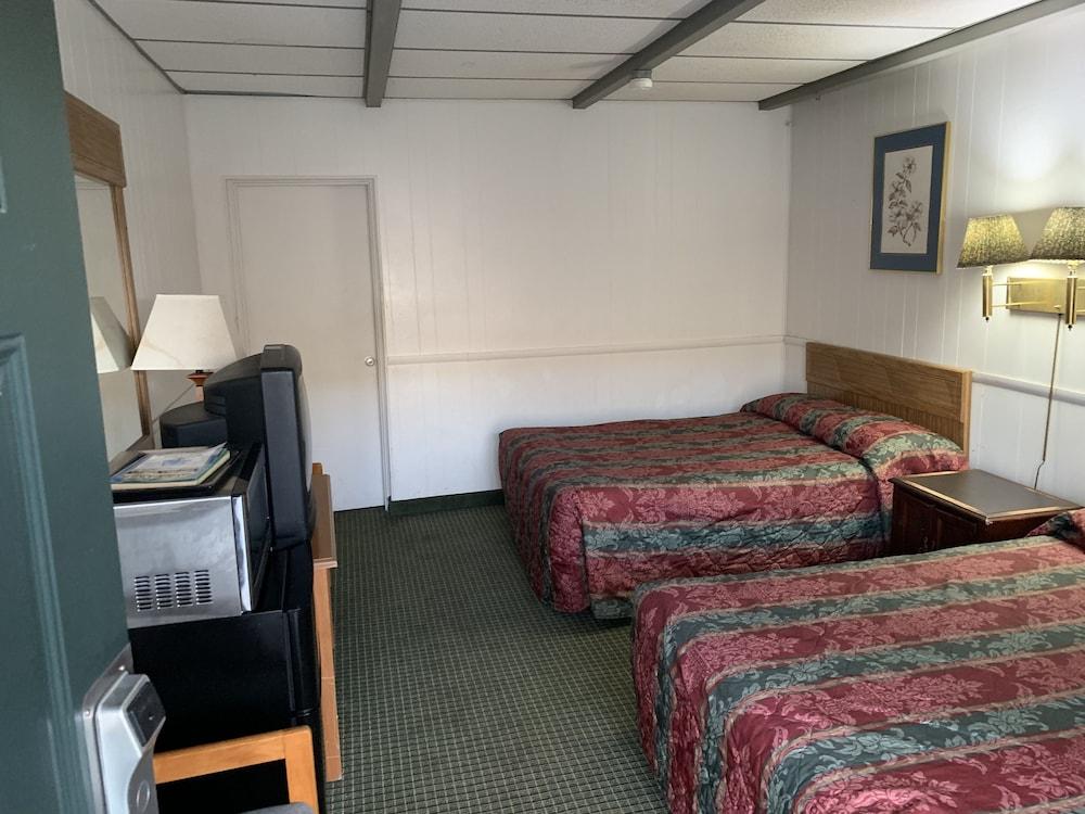 Travelers Inn photo 25