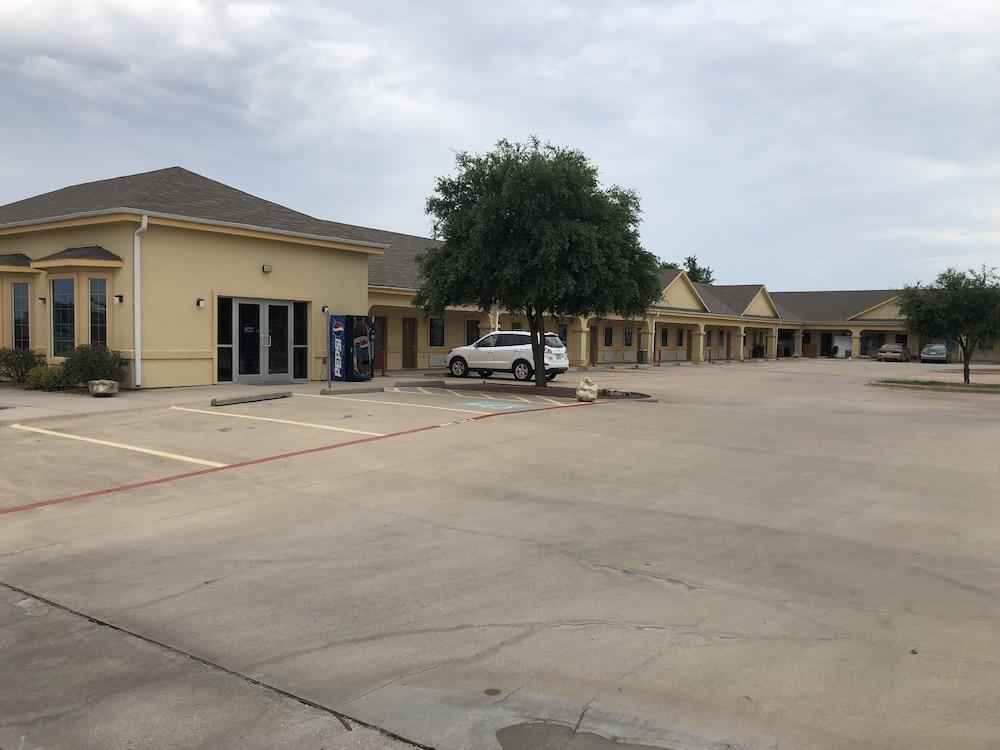 Whitesboro Inn & Suites photo 27