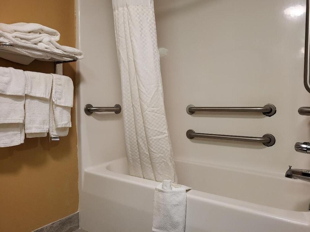 Starkville Inn & Suites photo 31