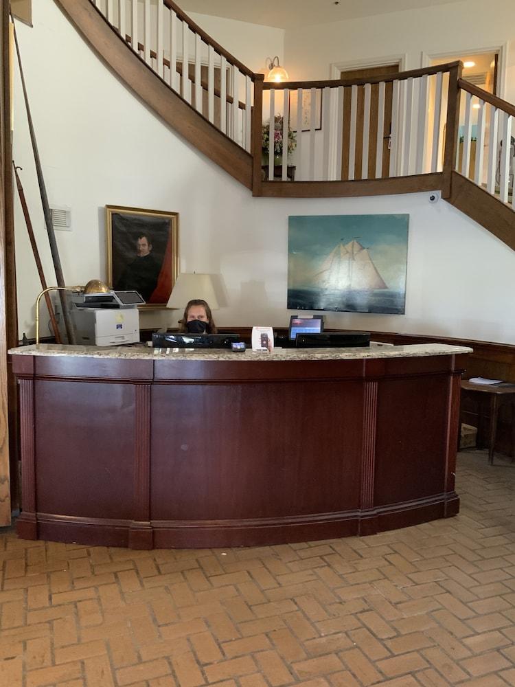 Lighthouse Club Hotel photo 3