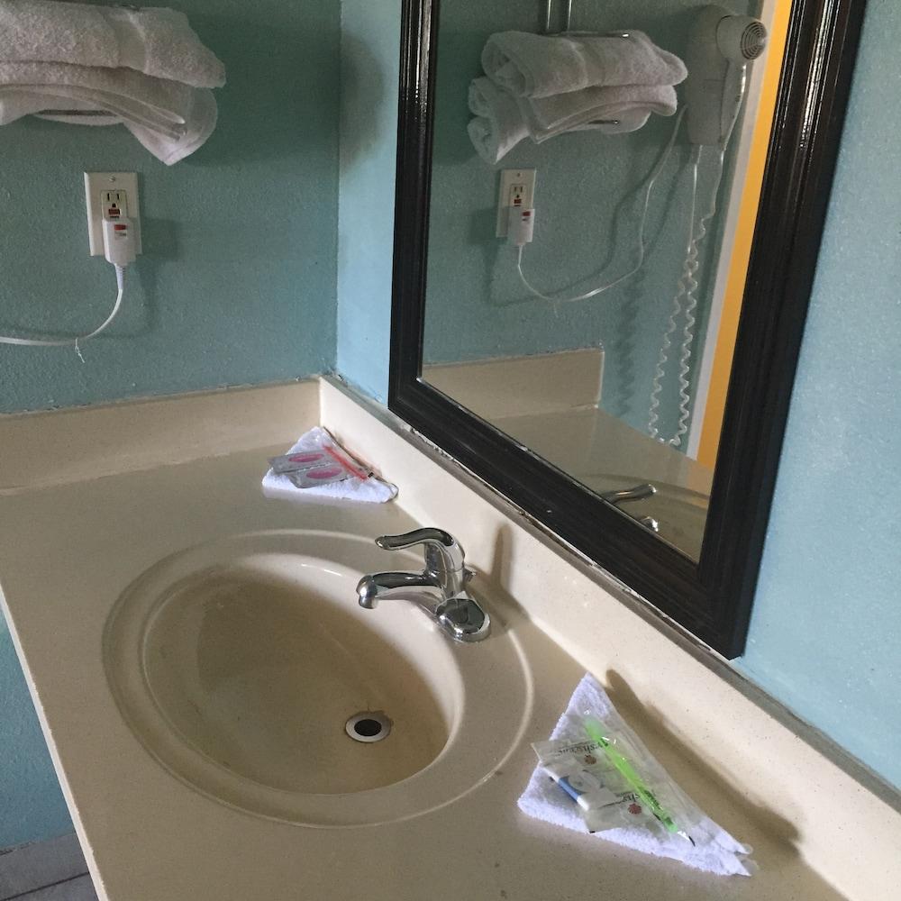 Guest Inn & Suites photo 17