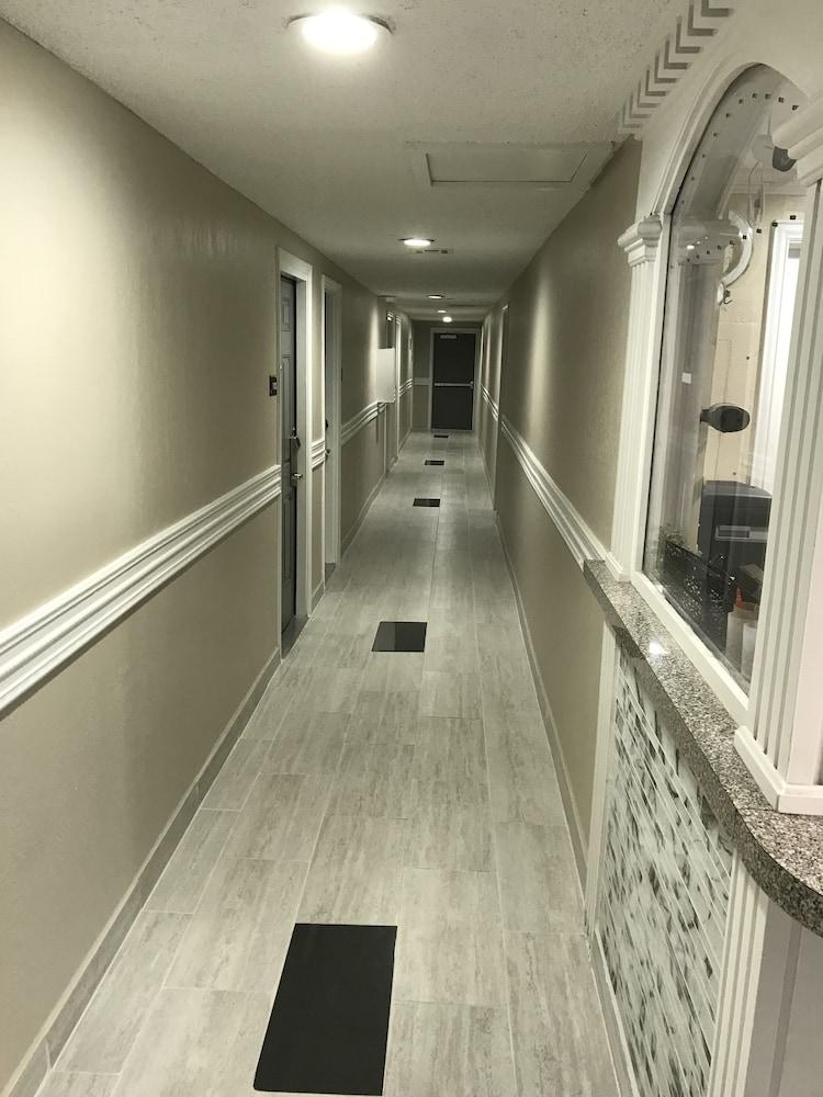 Hometown Inn & Suites photo 44