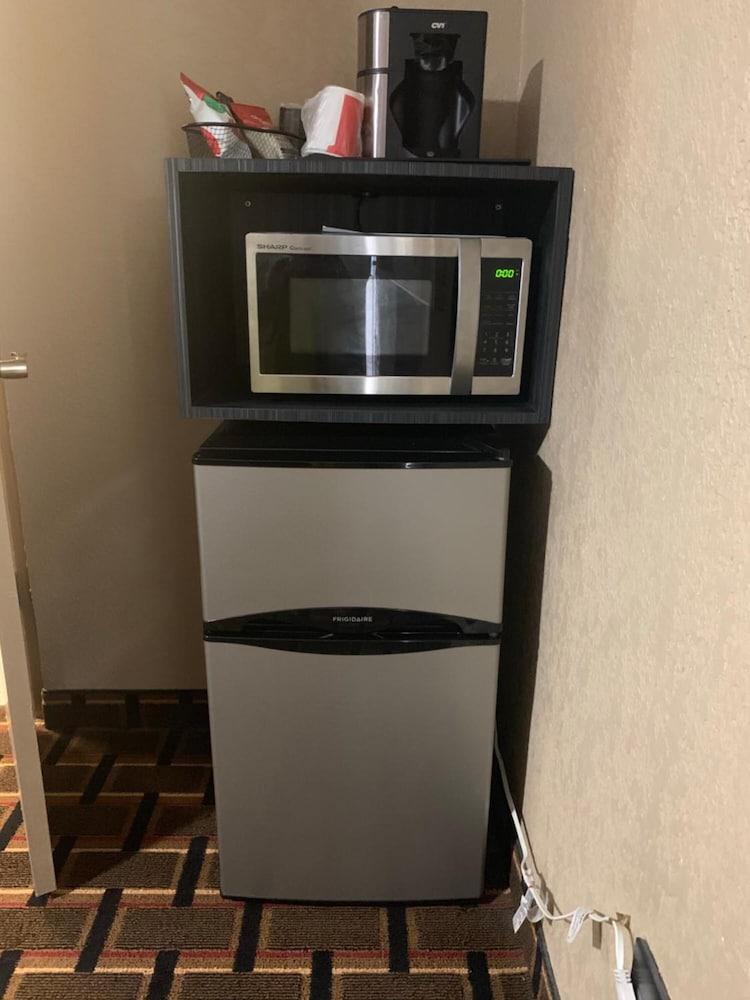 Budget Inn photo 14