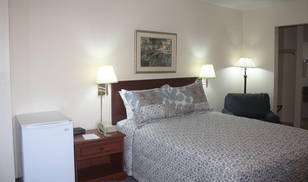 Main Street Lodge and Suites photo 13
