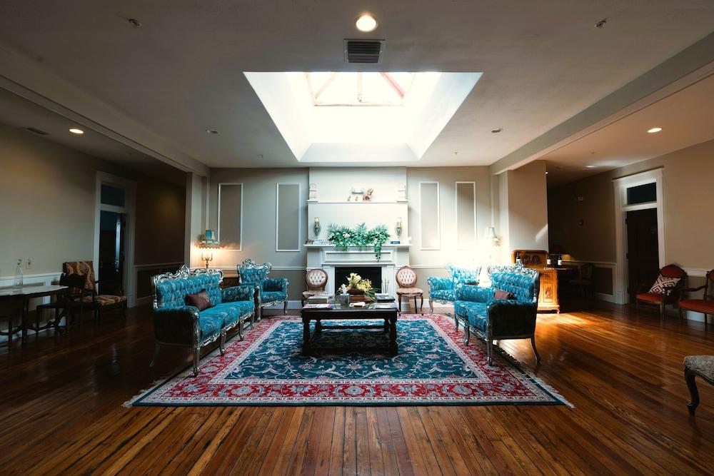 Oak Tree Hotel photo 14
