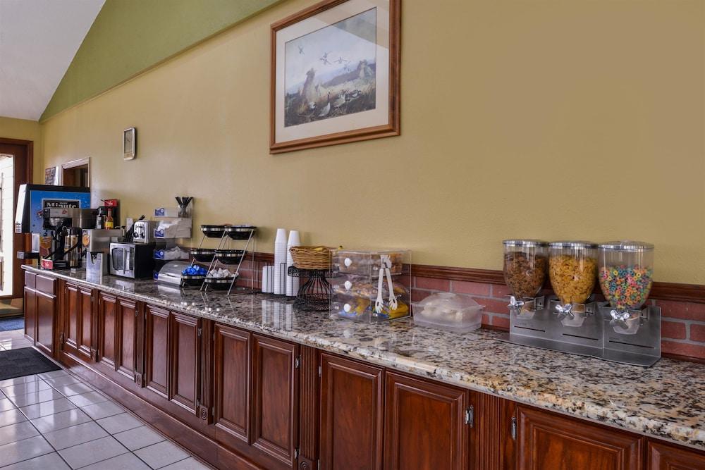 Americas Best Value Inn West Columbia photo 15