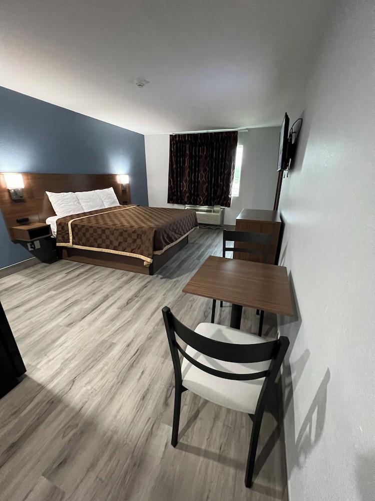 Relax Inn photo 8