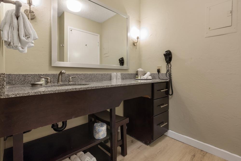 Plantation Hale Suites photo 9