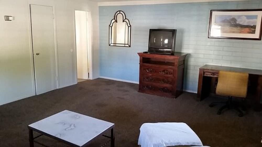 Riviera Motor Lodge photo 2