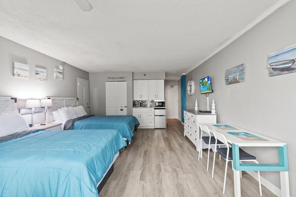Oceanside Inn Studios by Brightwild photo 65