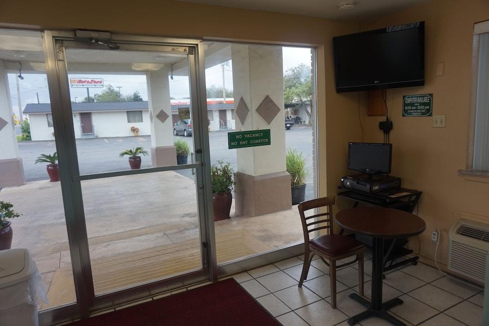 Pearsall Executive Inn photo 14